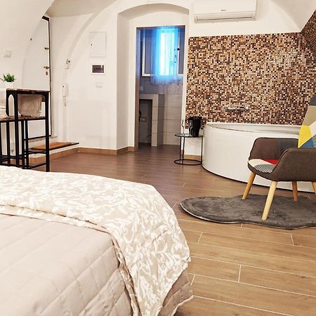 Dama Suite Love & Private Jacuzzi Bari Buitenkant foto