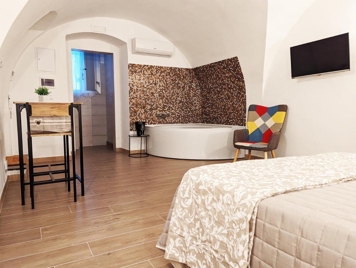 Dama Suite Love & Private Jacuzzi Bari Buitenkant foto