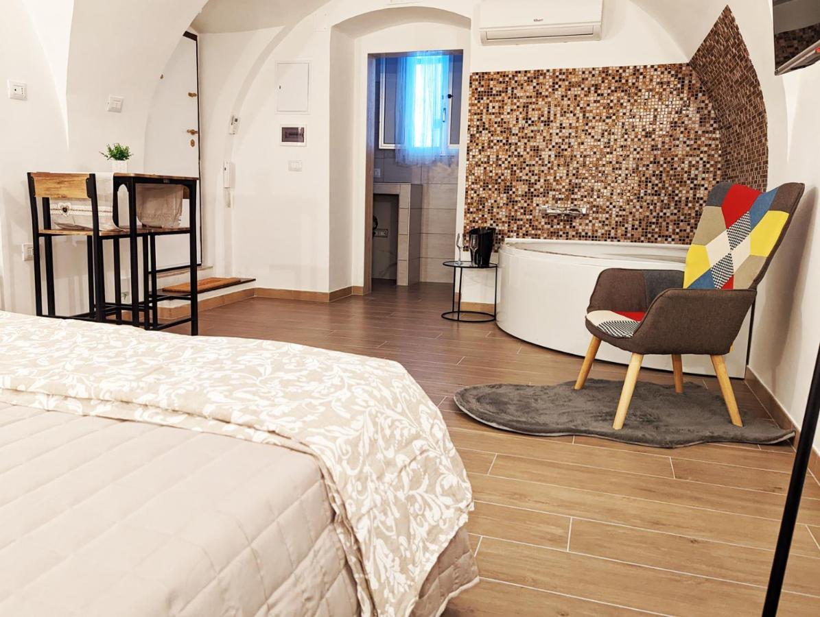 Dama Suite Love & Private Jacuzzi Bari Buitenkant foto